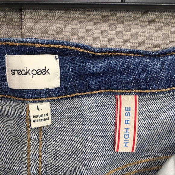 Sneak Peek high rise cuffed distressed women’s jean shorts size large stretch - Picture 9 of 10